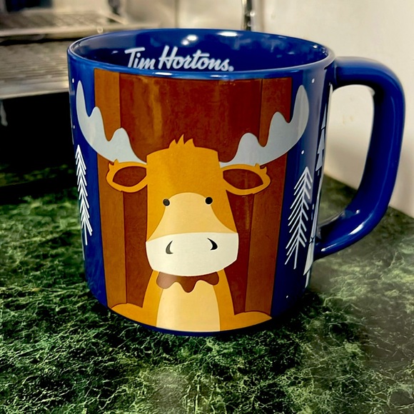 Tim Hortons Moose Forest Scene 2019 Edition Cup - Picture 1 of 6